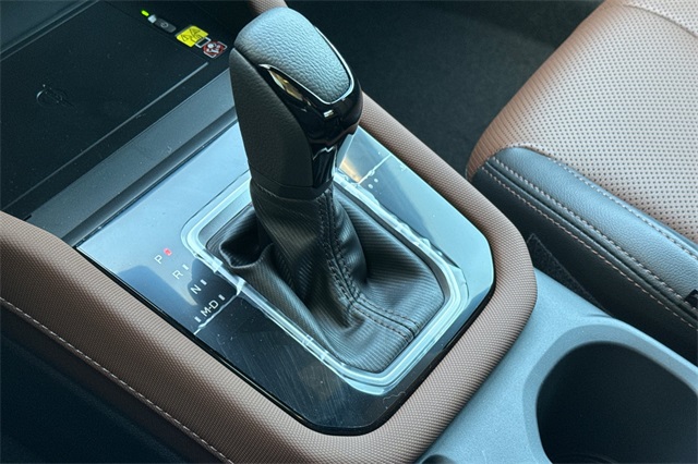 Vehicle image 19 of 25