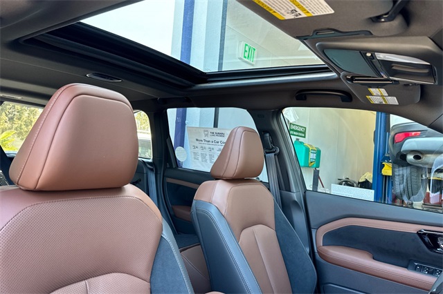 Vehicle image 14 of 25