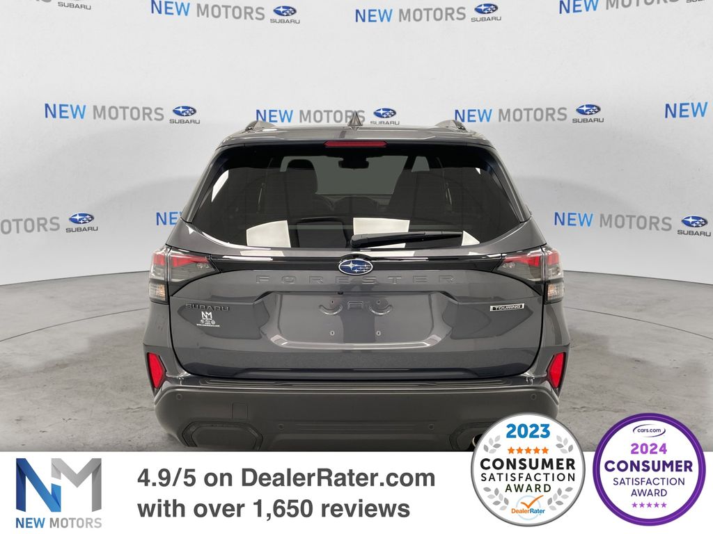 Vehicle image 8 of 18