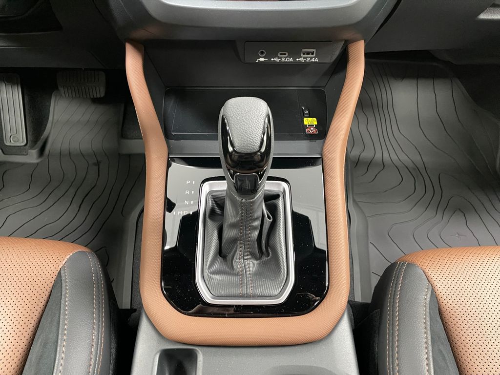 Vehicle image 16 of 18