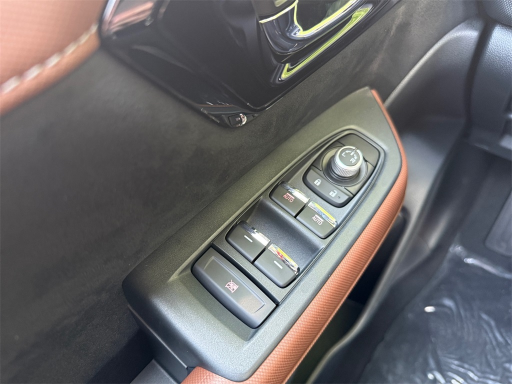 Vehicle image 18 of 24