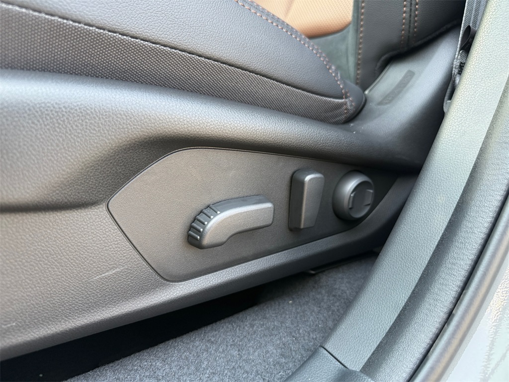 Vehicle image 19 of 24
