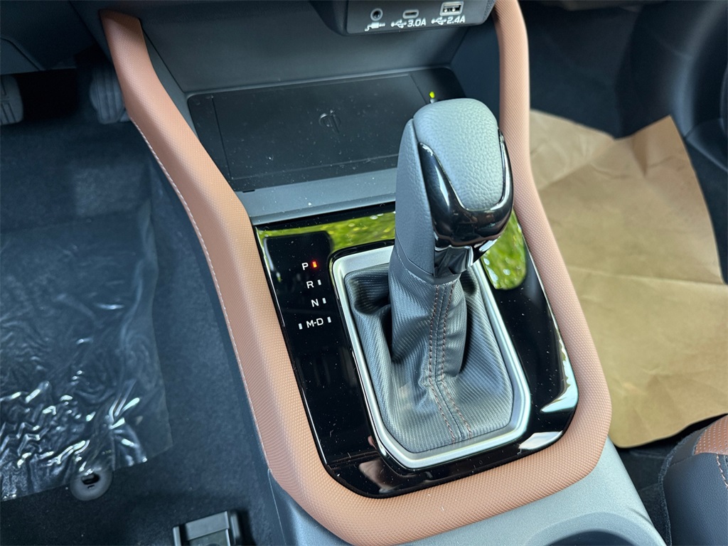 Vehicle image 17 of 24