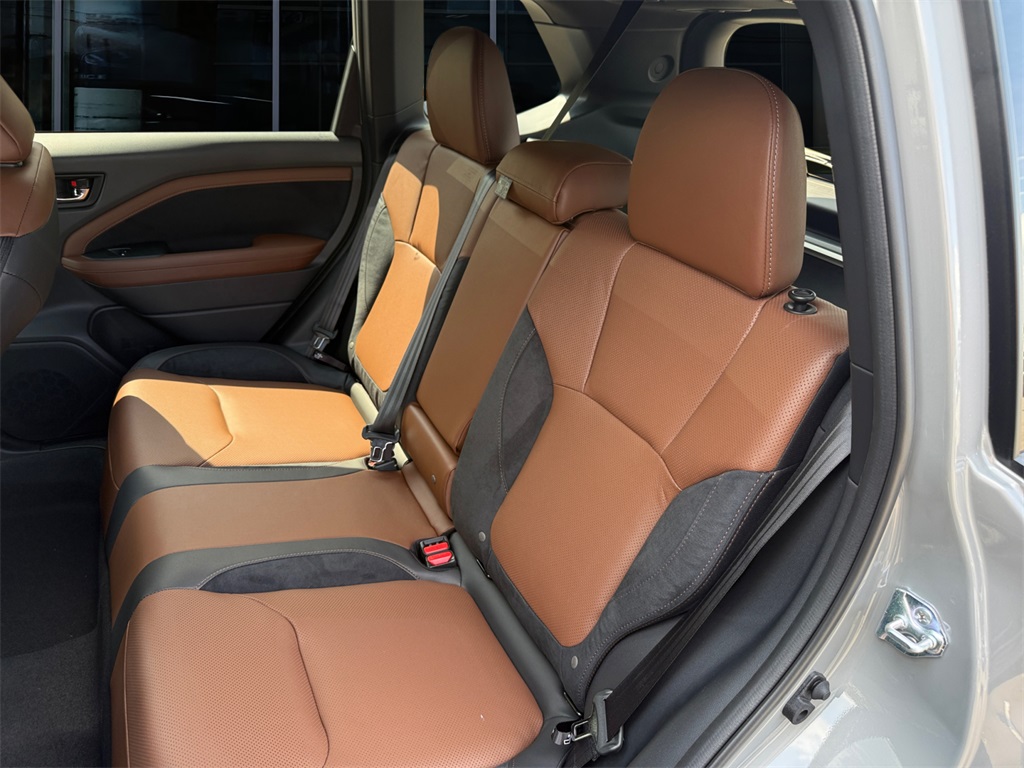 Vehicle image 8 of 24