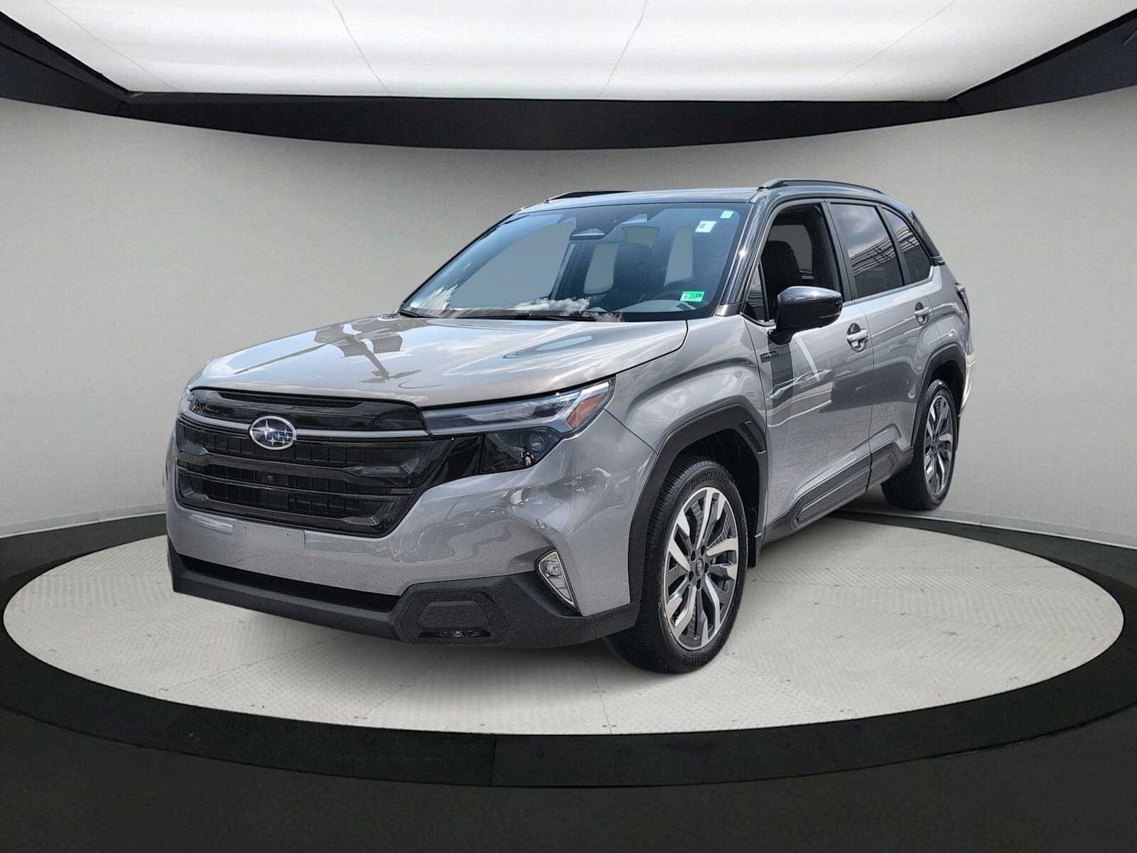 2025 Subaru Forester Touring Hybrid Image 2 of 33