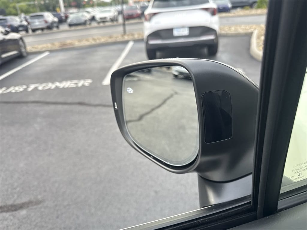 Vehicle image 29 of 38