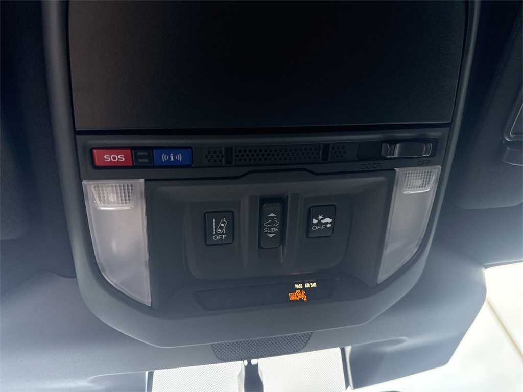 Vehicle image 22 of 38