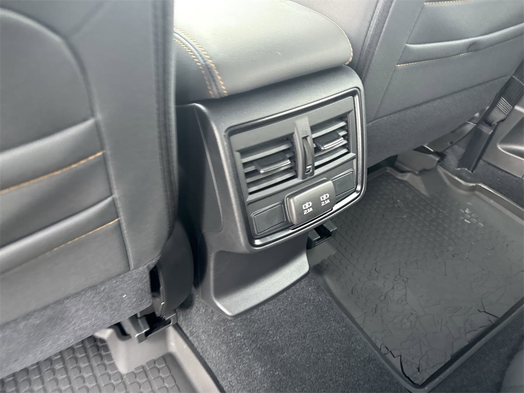 Vehicle image 21 of 38