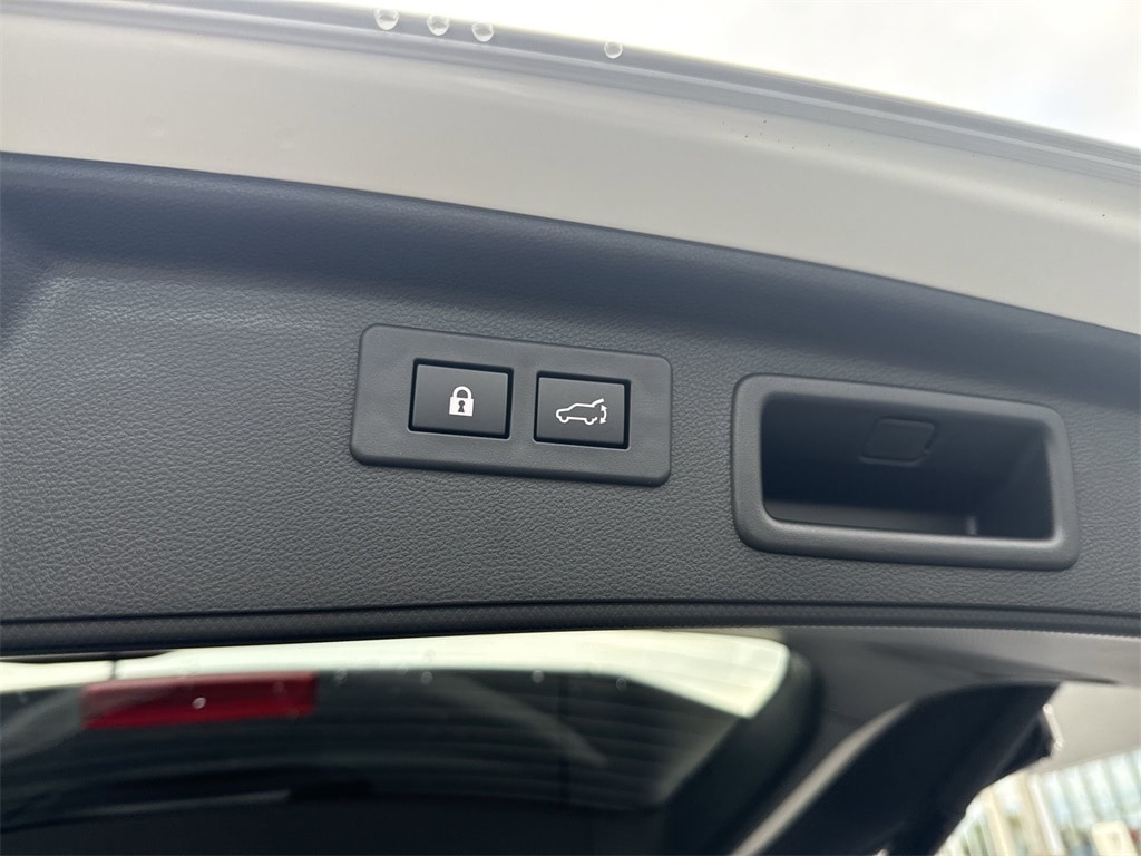 Vehicle image 36 of 38