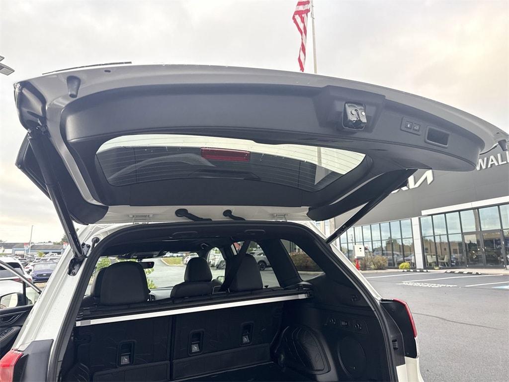 Vehicle image 34 of 38
