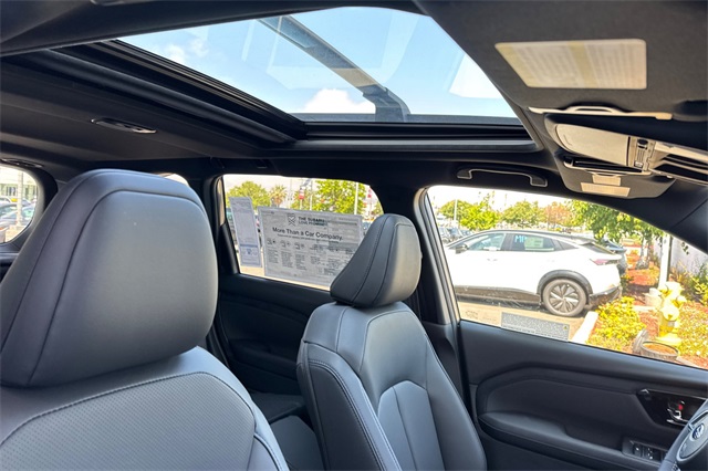 Vehicle image 17 of 25