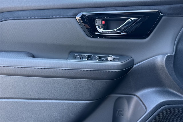 Vehicle image 11 of 25