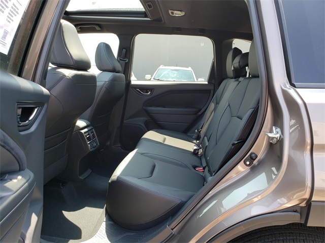 Vehicle image 7 of 12