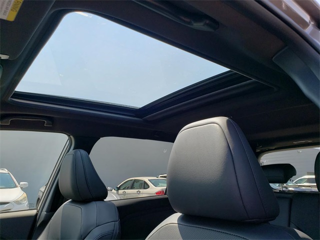 Vehicle image 8 of 12