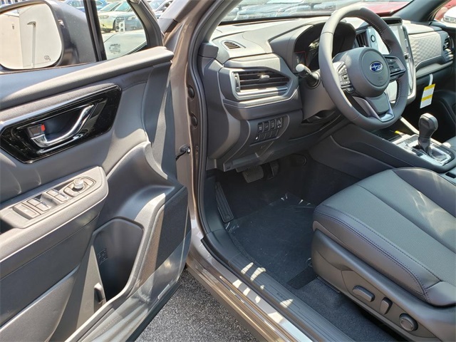 Vehicle image 10 of 12