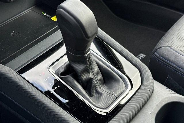Vehicle image 18 of 25