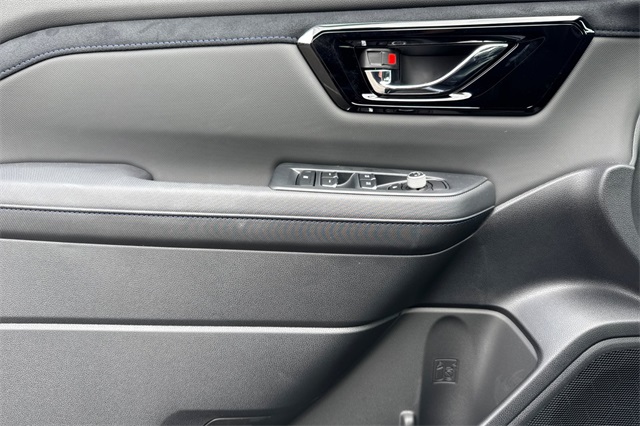 Vehicle image 19 of 25