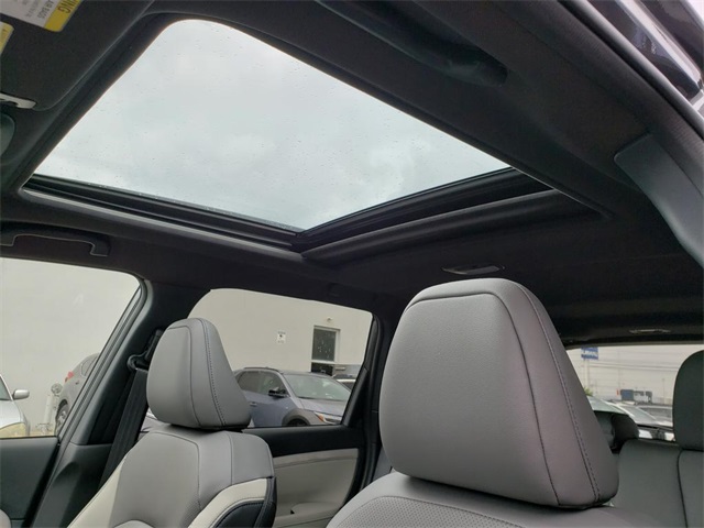 Vehicle image 8 of 12
