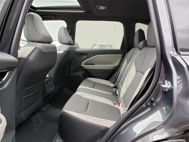 Vehicle image 7 of 12