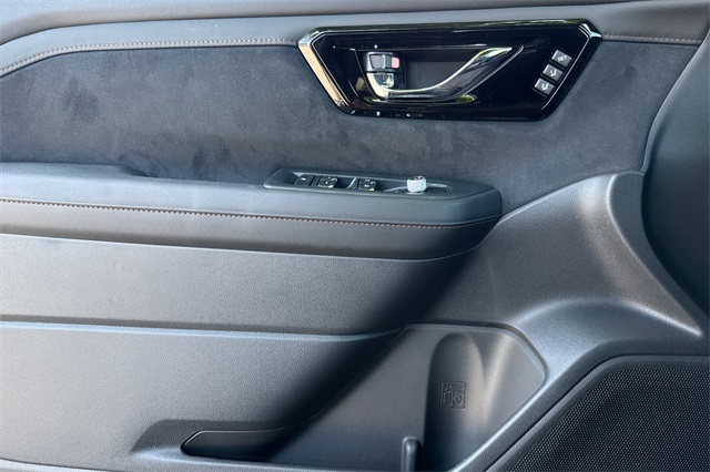Vehicle image 20 of 25