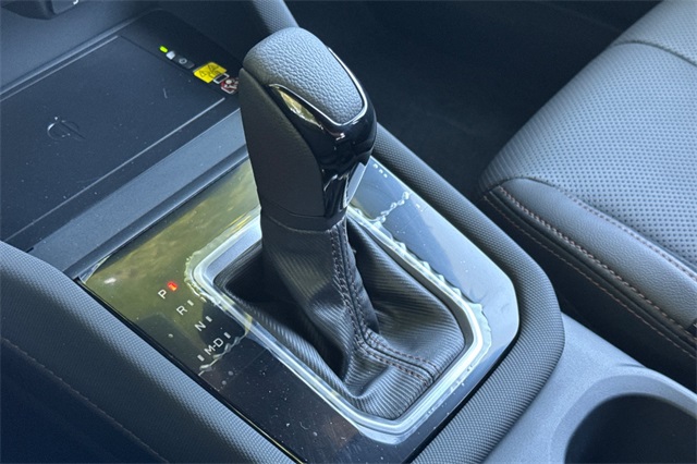 Vehicle image 19 of 25