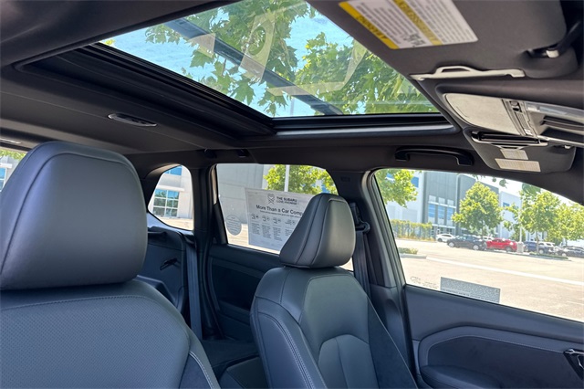 Vehicle image 23 of 25