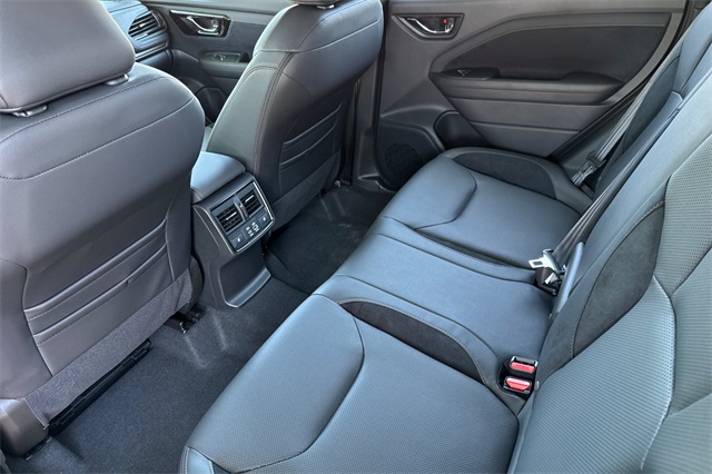 Vehicle image 8 of 25