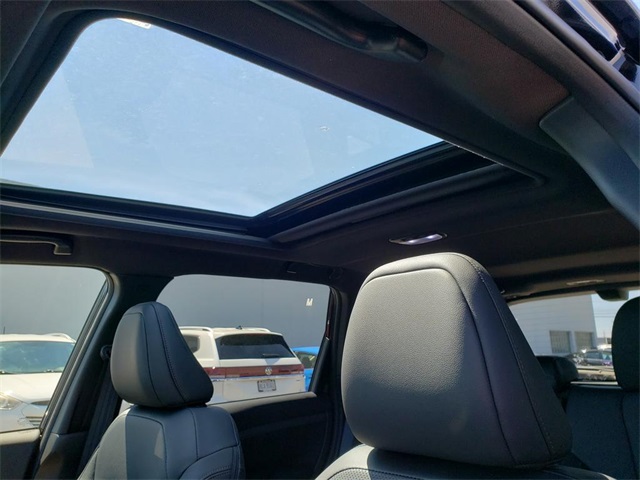 Vehicle image 8 of 12
