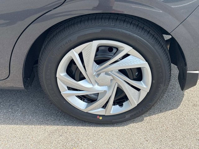 Vehicle image 11 of 33
