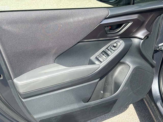 Vehicle image 21 of 33