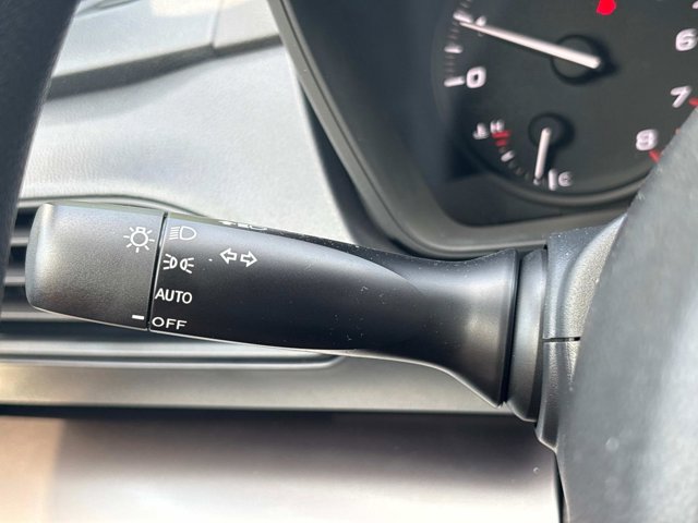 Vehicle image 28 of 33