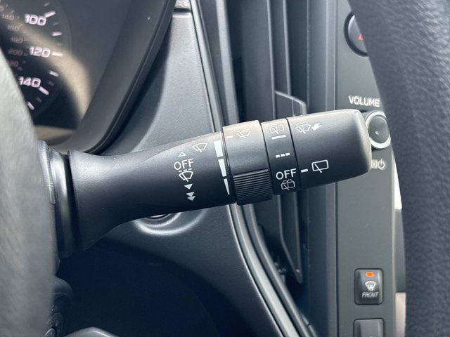Vehicle image 27 of 33