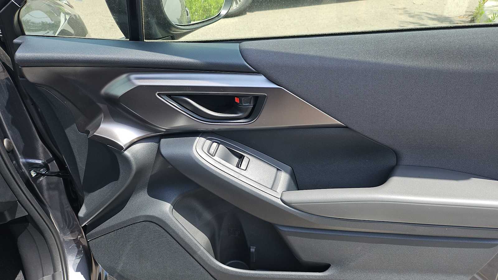Vehicle image 16 of 28