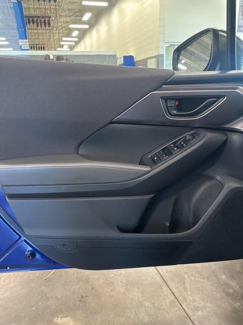 Vehicle image 17 of 44