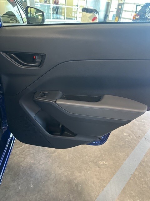 Vehicle image 34 of 44