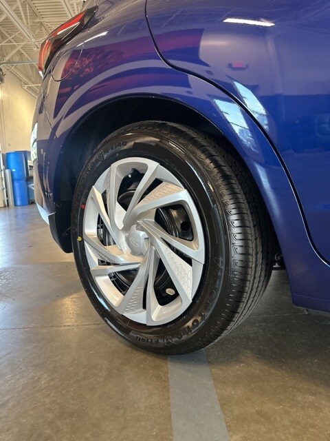 Vehicle image 42 of 44