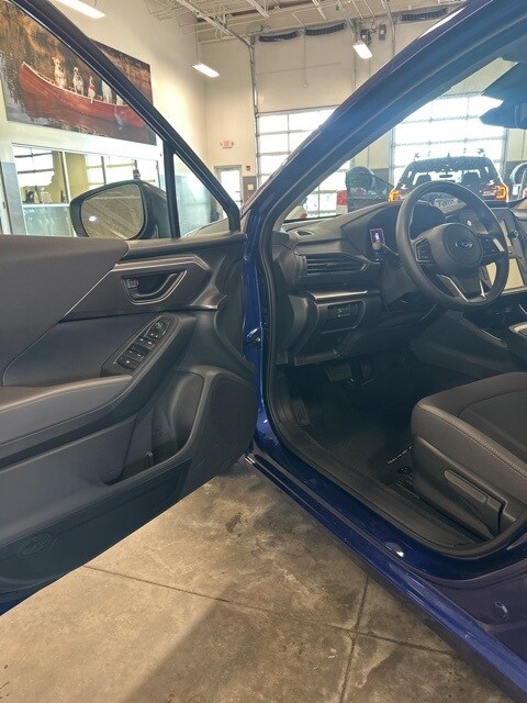 Vehicle image 16 of 44
