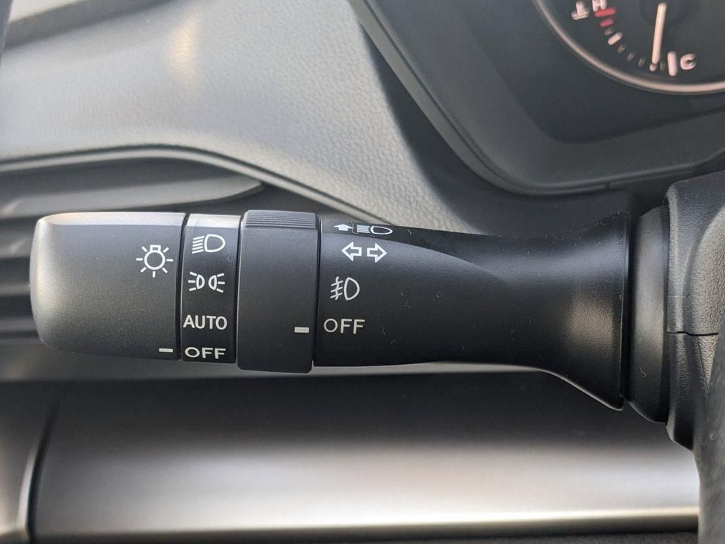 Vehicle image 23 of 32
