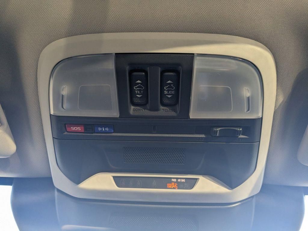Vehicle image 19 of 32