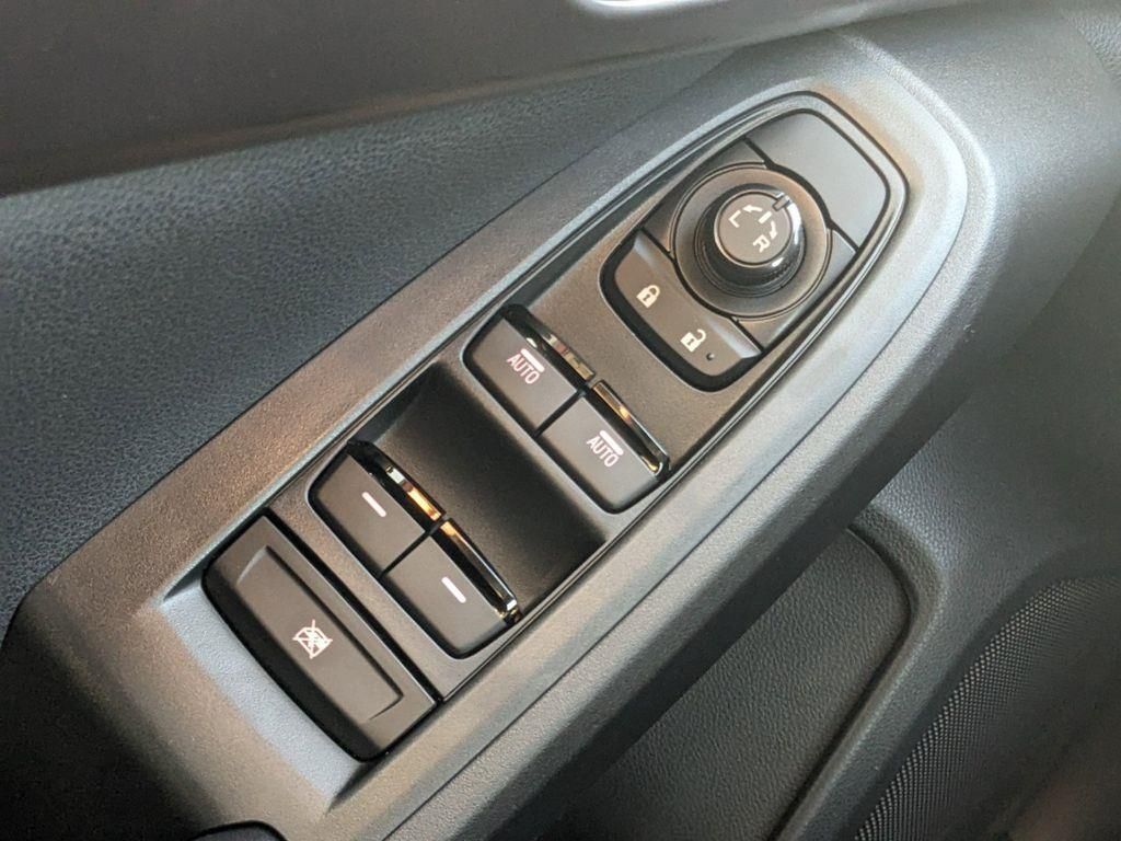 Vehicle image 24 of 32