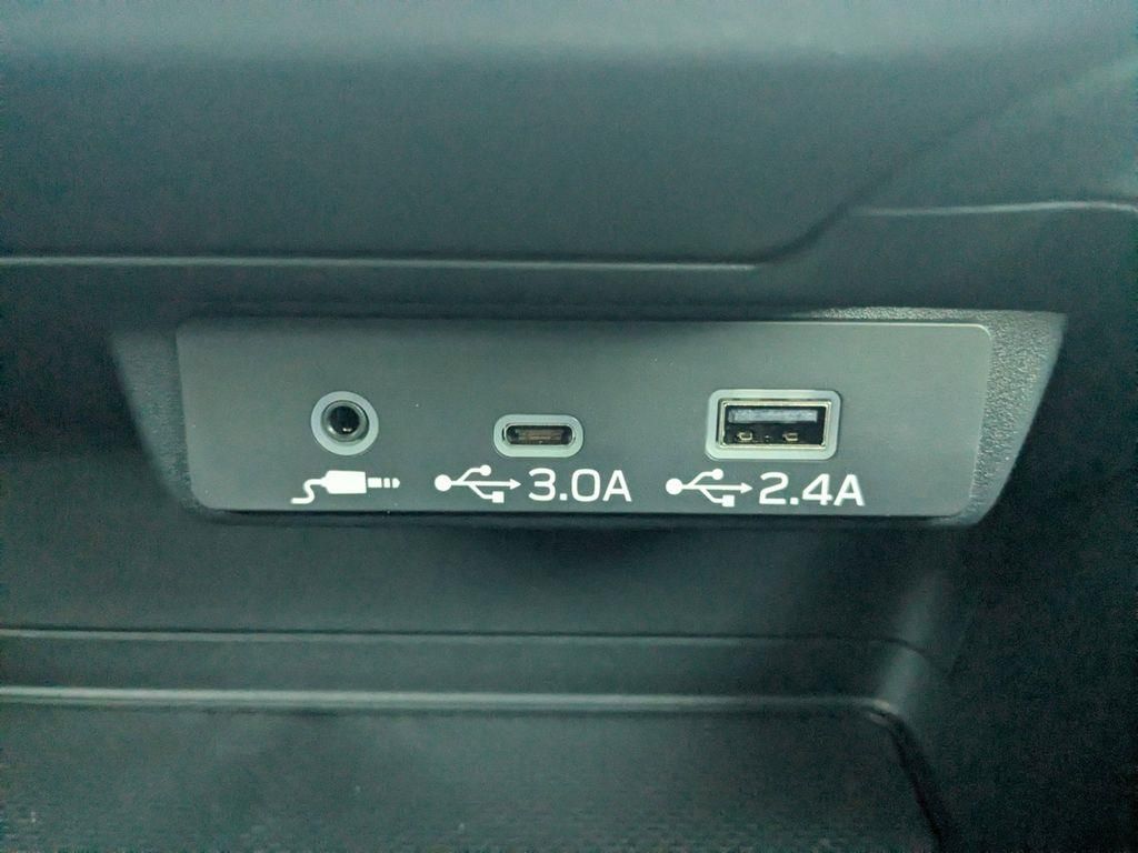Vehicle image 21 of 32