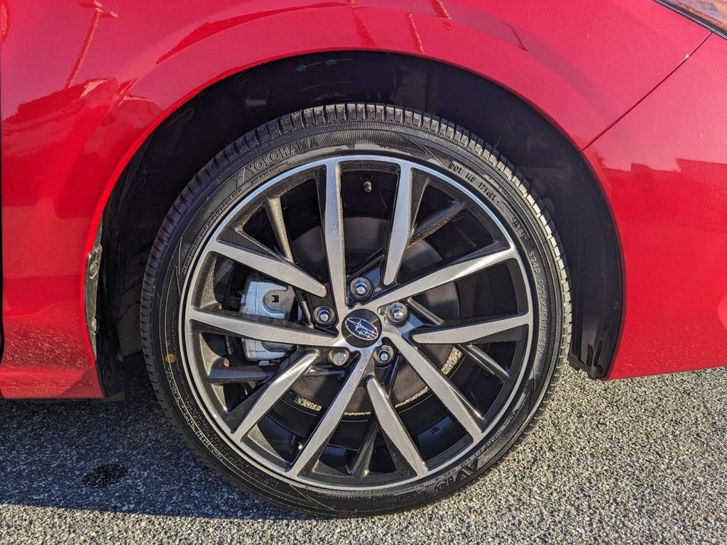 Vehicle image 10 of 32