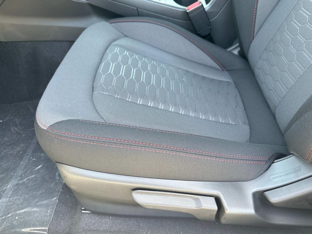 Vehicle image 21 of 34