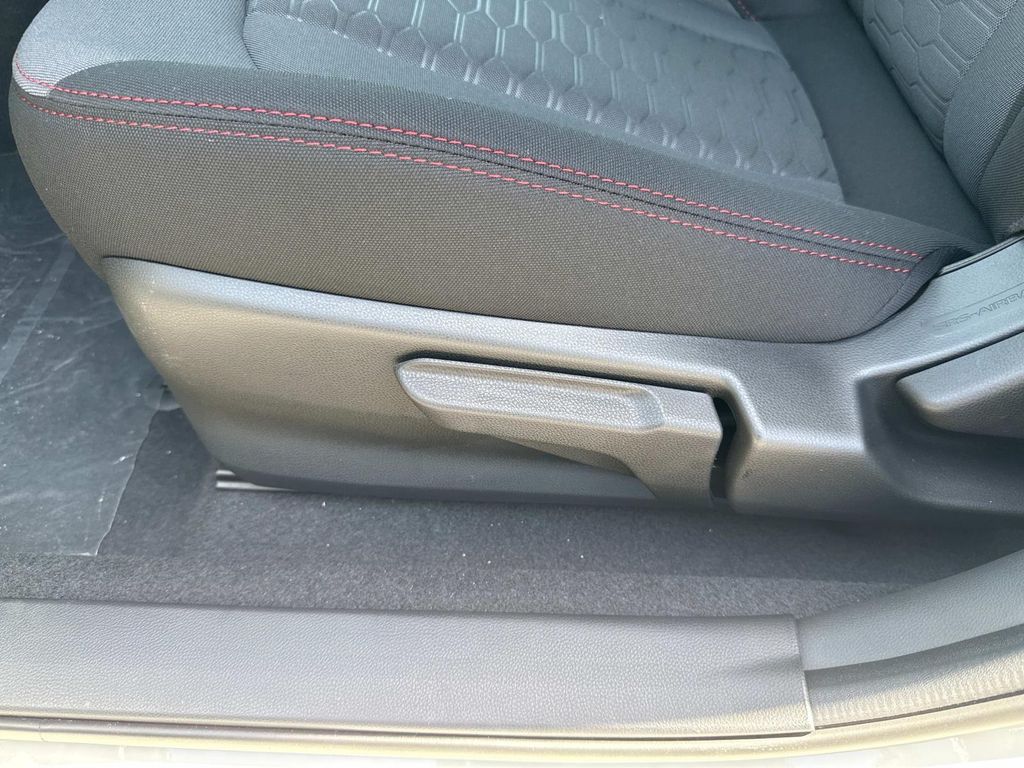 Vehicle image 20 of 34