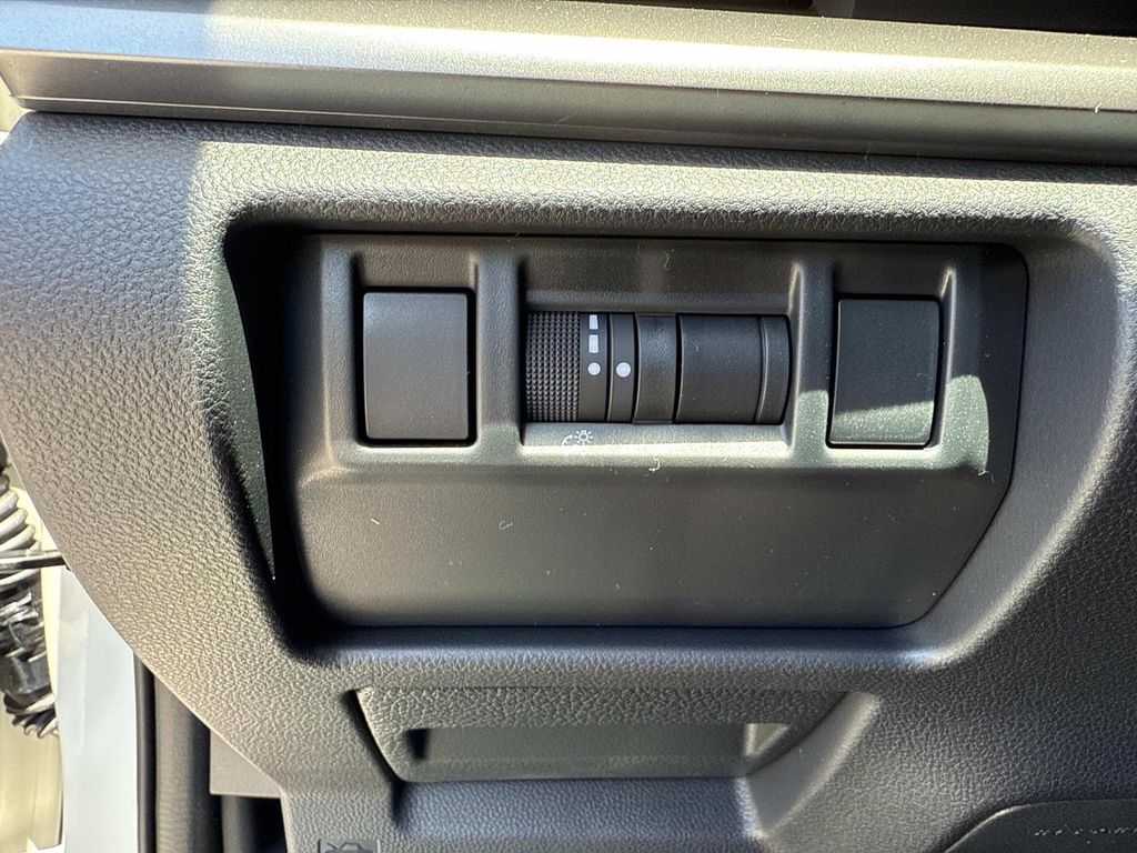 Vehicle image 31 of 34