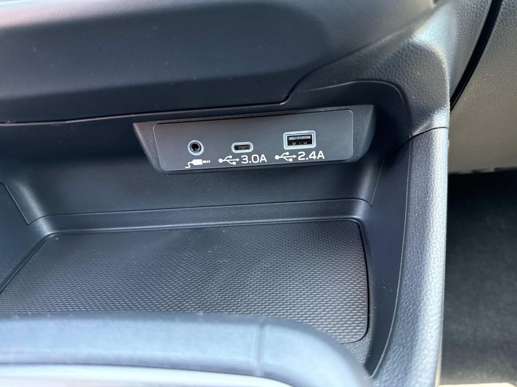 Vehicle image 25 of 34