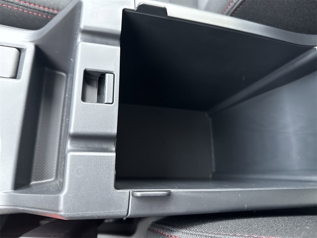 Vehicle image 33 of 39