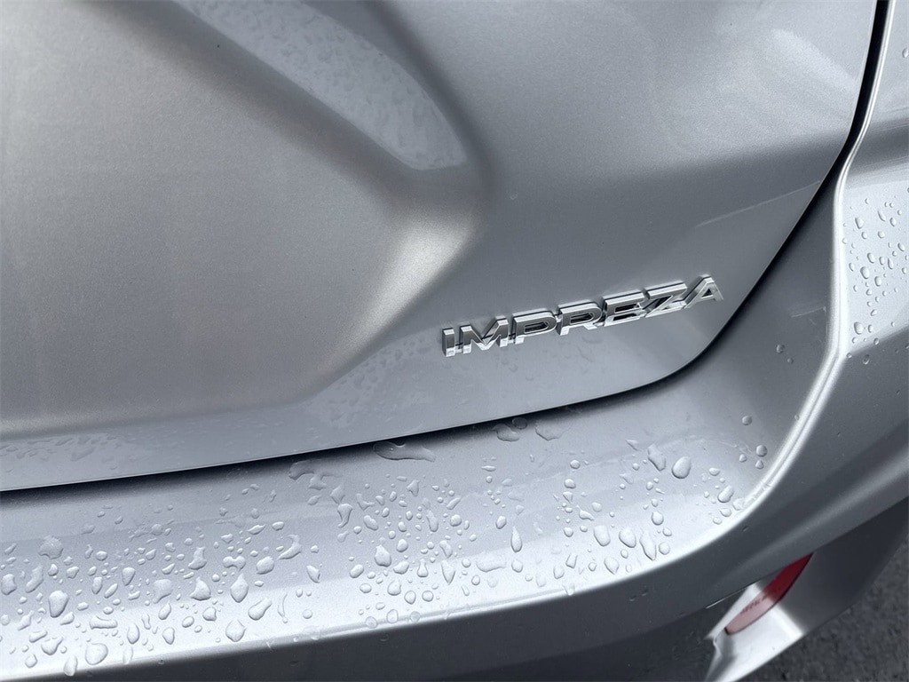 Vehicle image 6 of 39