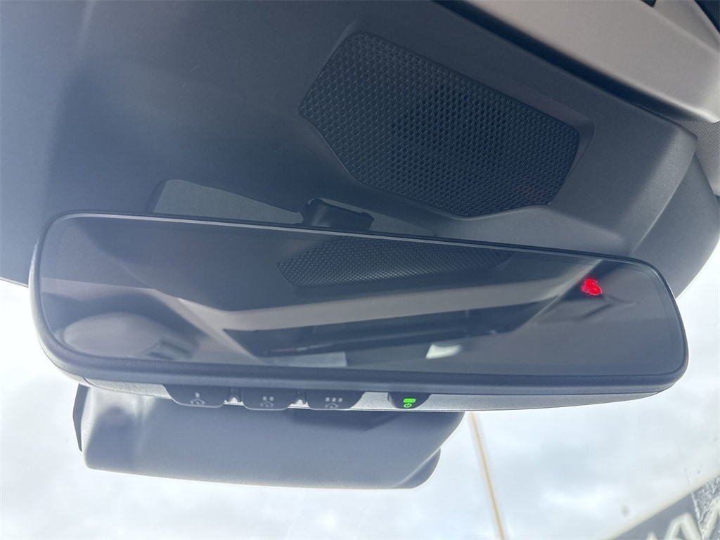 Vehicle image 29 of 39