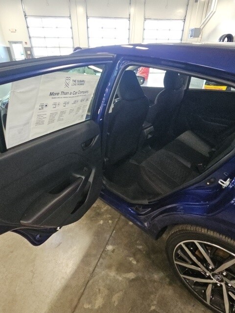 Vehicle image 25 of 38